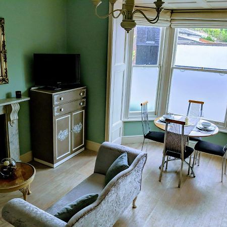 Beautiful One Bedroom Ground Floor Apartment With Parking Exeter Eksteriør bilde