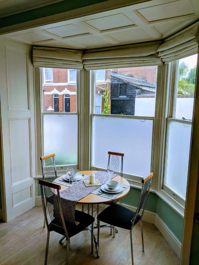 Beautiful One Bedroom Ground Floor Apartment With Parking Exeter Eksteriør bilde